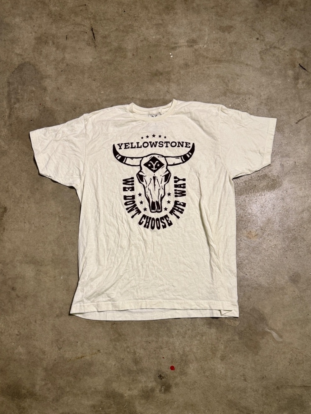 Yellowstone TV Show Graphic T-Shirt Cow Skull Cream XL